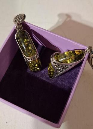 Серебряные серьги из зеленого прибалтийского янтаря. оригинальная дизайнерская работа с использованием ювелирной чернушки.