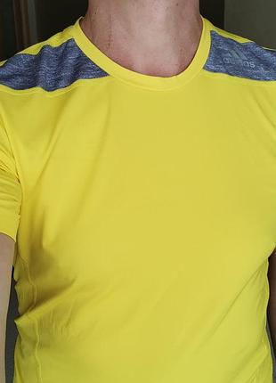 Нова технологічна чоловіча спортивна футболка adidas techfit fitted ss shkwv d88645