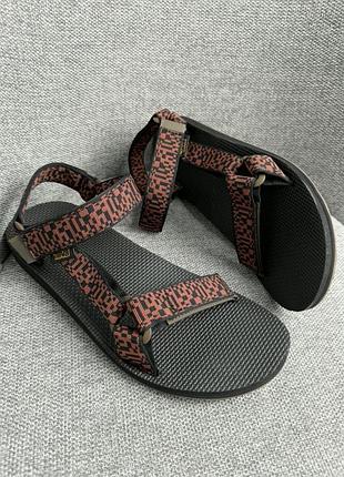 Teva original universal 4