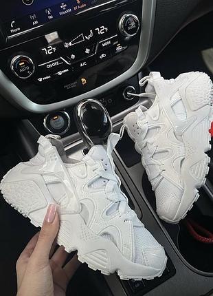 Білі кросівки від nike