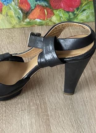 Чорні брендові босоніжки від navy boot