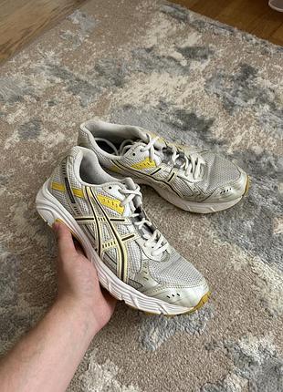 Жіночі кросівки asics