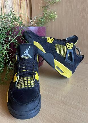 Кросівки  nike air jordan 4 розмір 39 устілка 25 см оригінал.