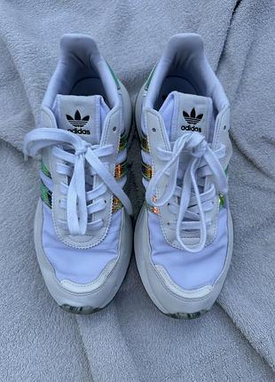 Оригінальні кросівки adidas, розмір 40