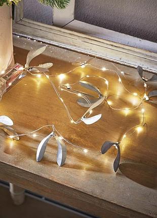 Металева гірлянда з омелою від бренду the white company