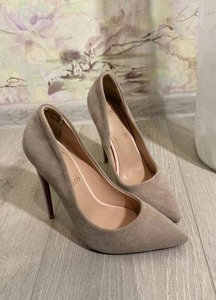 Туфлі louboutin, бежеві замш