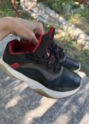 Кросівки для хлопчика ,чорного кольору,розмір 36,5,nike