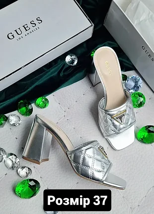 Guess оригінал сріблясті босоніжки сабо с логотипом на підборах