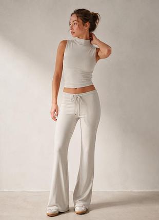 Жіночий молочний комплект zara: топ із коміром та штани кльош, розмір s