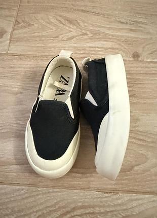 Туфлі/кеди/кросівки zara