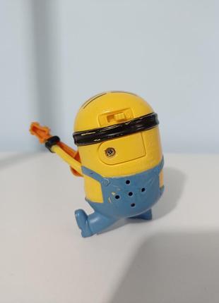 Міньон з гітарою 2