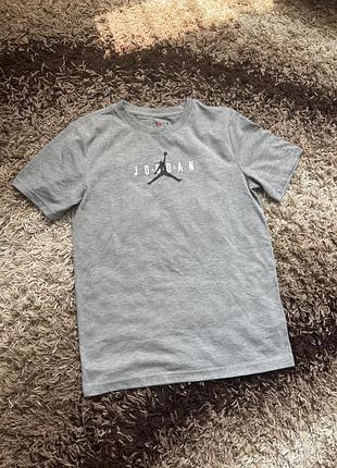 Чоловіча футболка jordan s розмір nike adidas puma