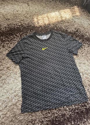 Монограмна футболка nike dri fit шорти nike adidas puma футболка штани худі