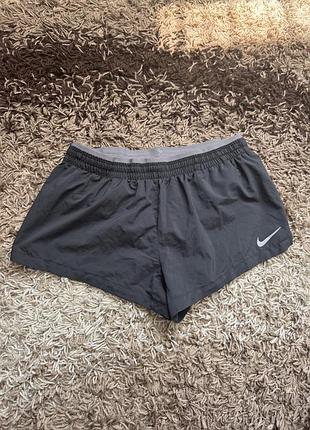 Жіночі шорти nike running футболка худі штани nike adidas puma