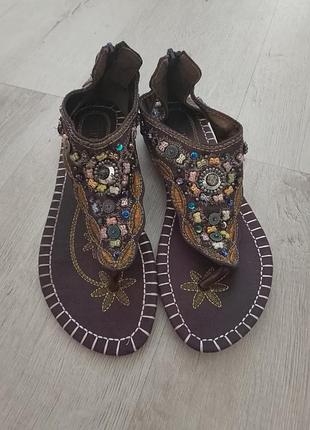 Новые женские босоножки с канями