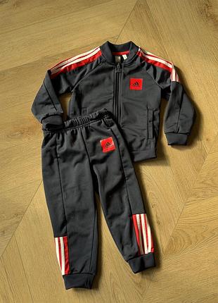 Спортивний костюм adidas