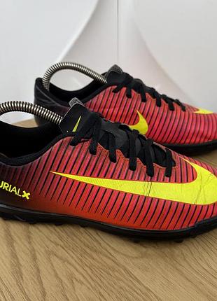 Оригінальні футбольні сороконоги nike mercurial