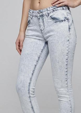 Белые с голубым джинсы скинни в обтяжку классические размер xs s m denim co