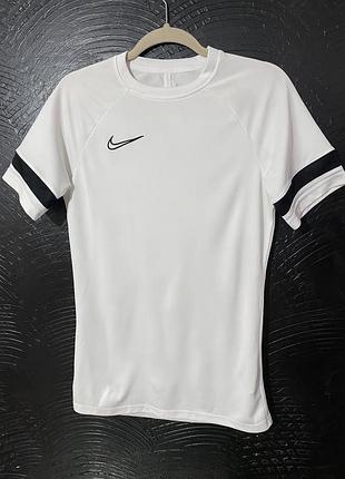 Футболка nike dri-fit
