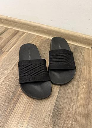 Шльопанці primark