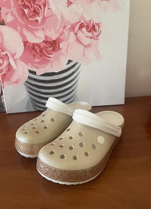 Молочно-золоті crocs