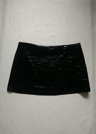 Мини юбка лакированная черная