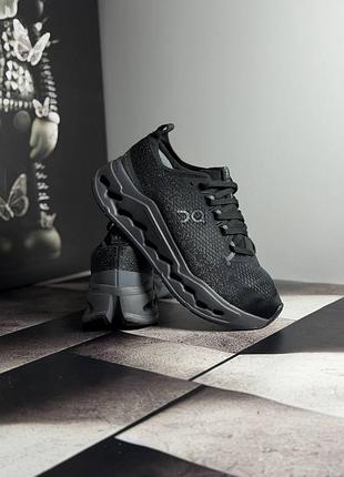 On cloudsurfer max black 7