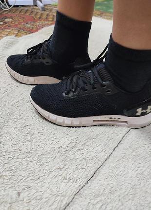 Спортивные кроссовки under armour