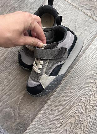 Кросівки zara 27 розмір сірого кольору на хлопчика