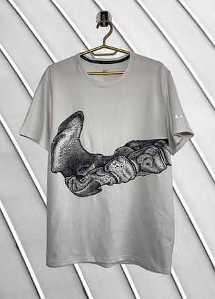 Жіноча біла футболка nike m l 38 40 оригінал найк бавовняна футболка з принтом малюнком рефлектив рефлективний свуш 44 46 48
