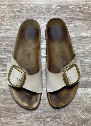Оригінальні шкіряні тапки birkenstock madrid gold big buckle size 41