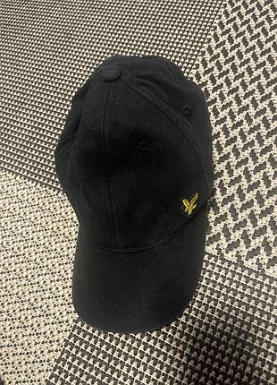 Чорна бейсболка lyle & scott