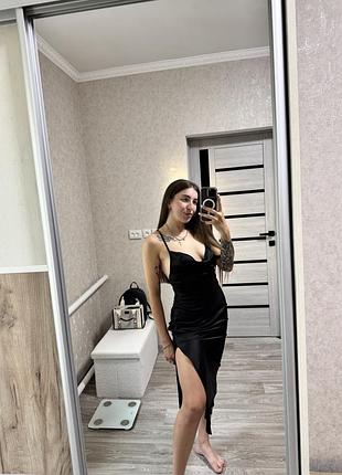 Сукня з відкритою спиною