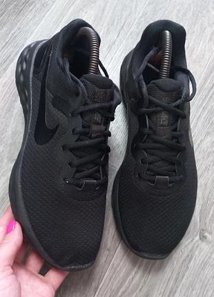 Жіночі кросівки nike revolution