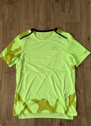 Бігова чоловіча футболка nike running division
