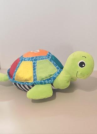 Музыкальная игрушка lamaze turtle tunes для развития сенсорных навыков у младенцев.цветной панцирь имеет пятна, воспроизводят различные муз ноты.