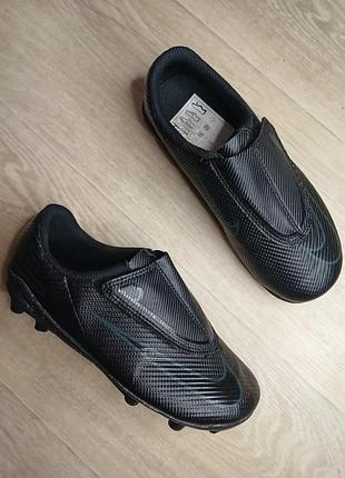 Детские футбольные бутсы nike.