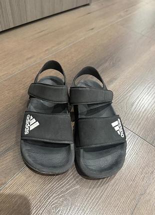 Босоніжки adidas