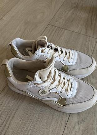 Кросівки tommy hilfiger бежевого кольору на мʼякій підошві