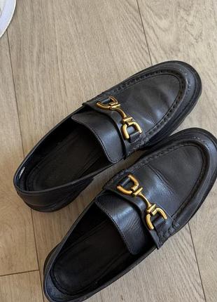 Шкіряні чорні лофери zara