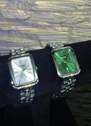 Годинник жіночий у стилі guess