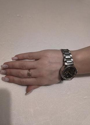 Годинник жіночий. louis vuitton.