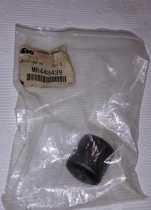 Сайлентблок задней подвески mitsubishi motors (bushing,rr) с артикулом mr448439