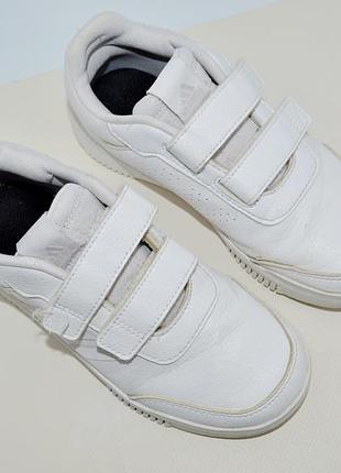 Білі кросівки adidas 32р
