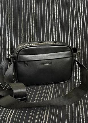 Стильна чорна сумка через плече (crossbody)