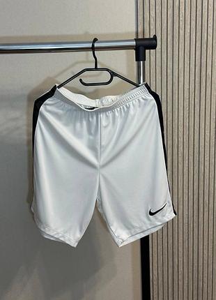 Чоловічі шорти nike  •розмір м