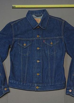 Плечі 45 см vintage levis  70590 0401
size  m   жіноча  куртка джинсова синя  made in tunisia