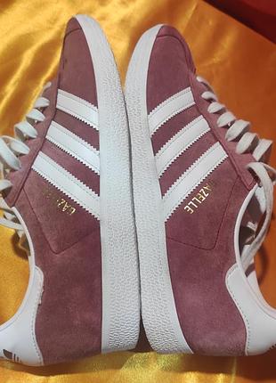 Стильные замшевые кроссовки адидас gazelle