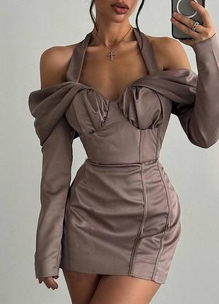 Распродажа платье prettylittlething миди с открытыми плечами