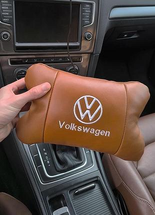 Набір подушок 2шт для автомобіля volkswagen, з натуральної коричневої шкіри. подушки на підголовник